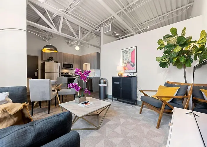 Downtown Mich Ave - 6 Penthouses, Sleep 25