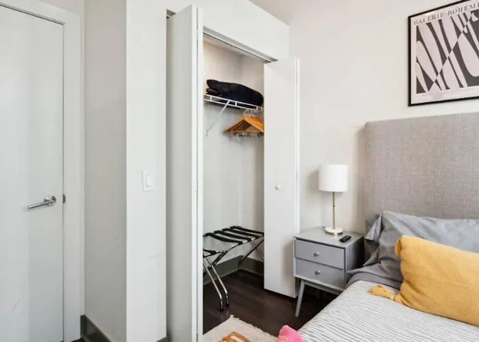 Downtown Mich Ave - 6 Penthouses, Sleep 25