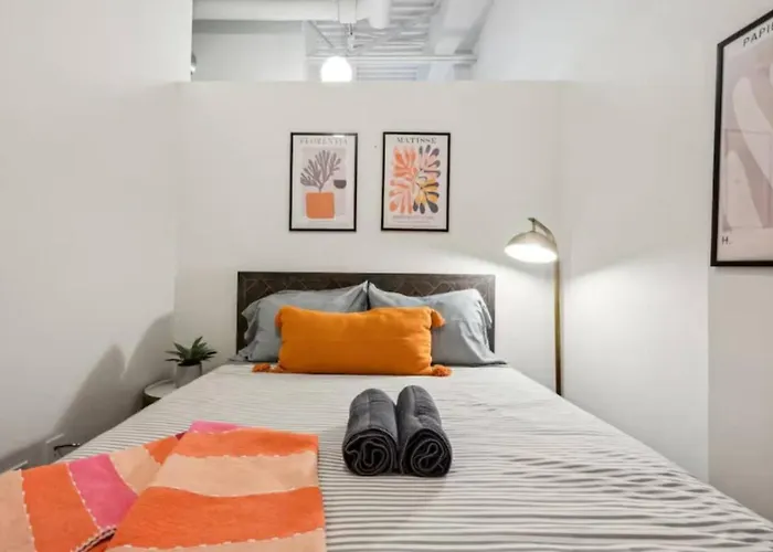 Downtown Mich Ave - 6 Penthouses, Sleep 25 Chicago