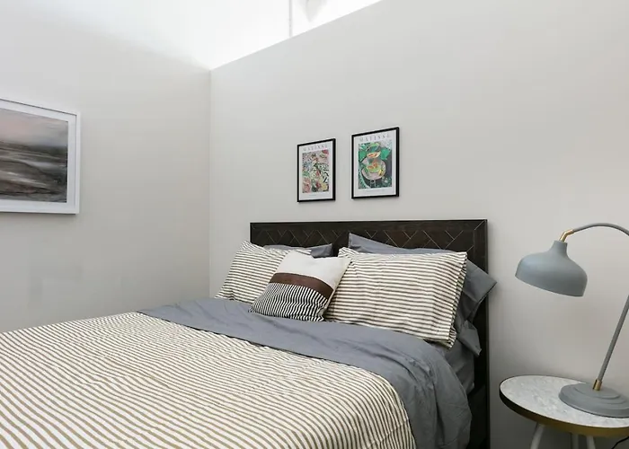 Downtown Mich Ave - 6 Penthouses, Sleep 25