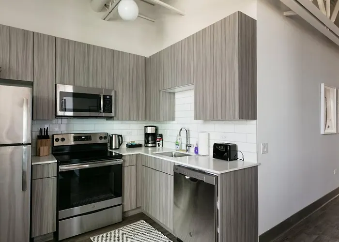 Downtown Mich Ave - 6 Penthouses, Sleep 25 *