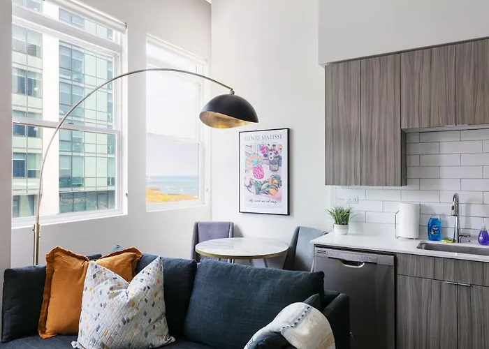 Downtown Mich Ave - 6 Penthouses, Sleep 25