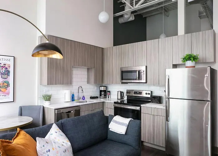 Downtown Mich Ave - 6 Penthouses, Sleep 25