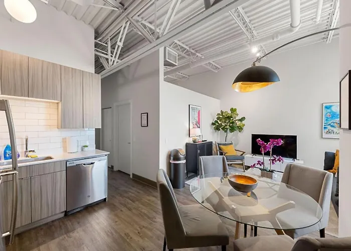 Downtown Mich Ave - 6 Penthouses, Sleep 25