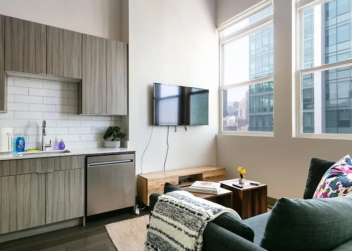 Downtown Mich Ave - 6 Penthouses, Sleep 25 * Chicago