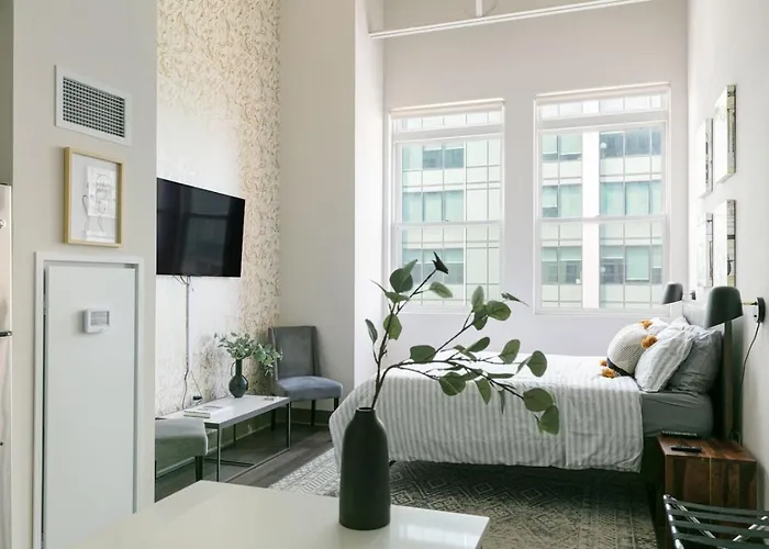 Downtown Mich Ave - 6 Penthouses, Sleep 25 * Chicago